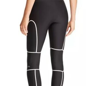 Alo High-Waist Black Leggings with White Contrast Piping